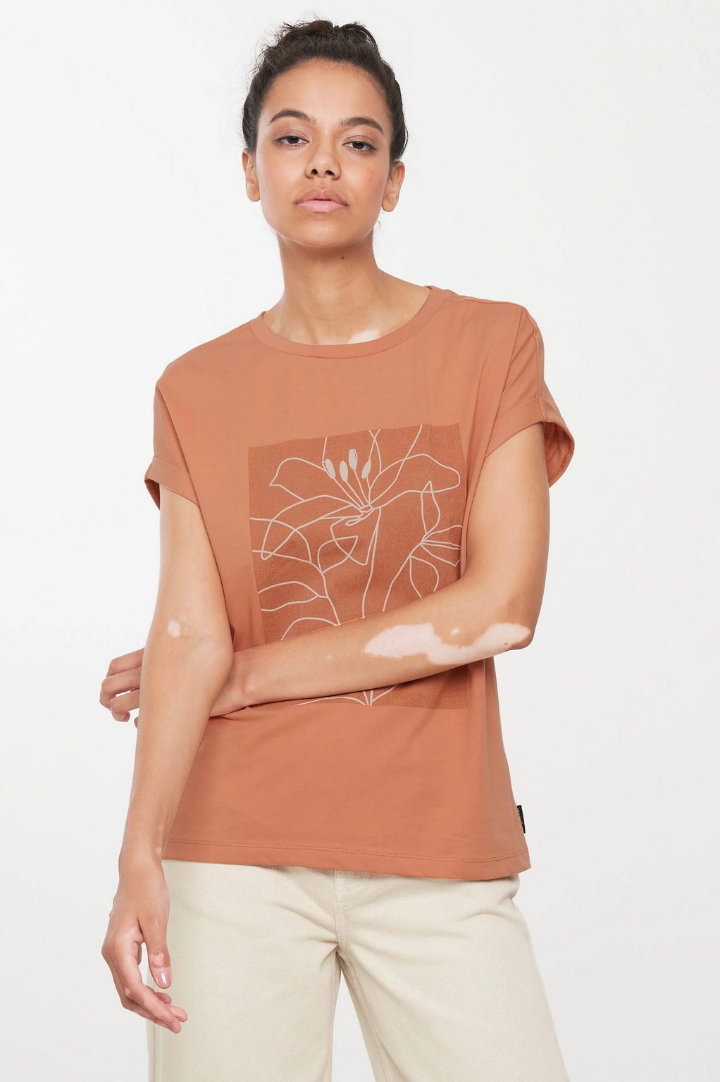 CAYENNE FLOWER T-Shirt aus Bio-Baumwolle  
